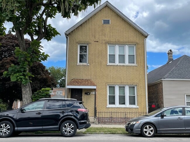 2877 S Throop St, Unit 2F in Chicago, IL - Building Photo - Building Photo