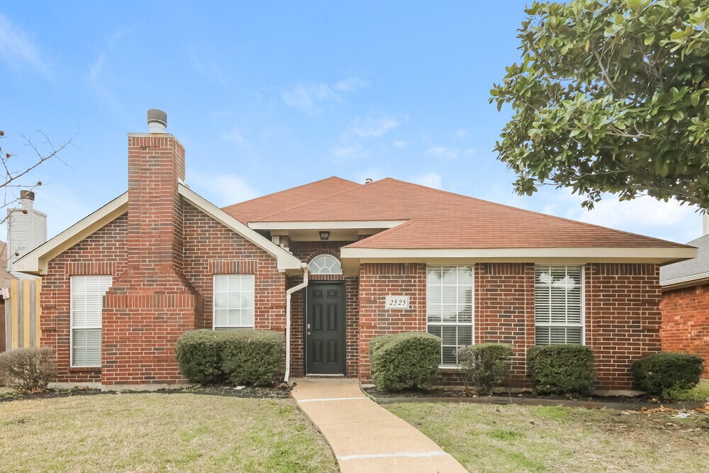 2525 Spring Rain Dr in Mesquite, TX - Building Photo