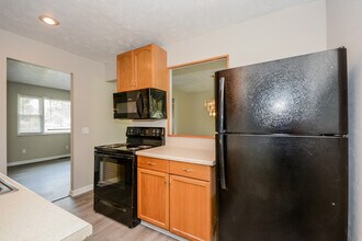 6158 Ricky Dr in Fairfield, OH - Foto de edificio - Building Photo