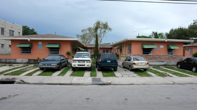 Vista Alegre Apartments I in Miami, FL - Building Photo - Building Photo