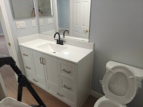 9650 Mindoka Way in Elk Grove, CA - Foto de edificio - Building Photo