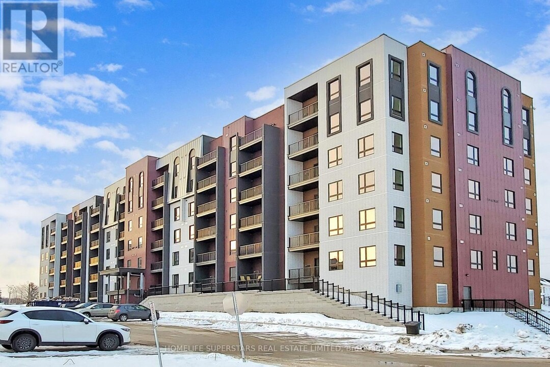 4-204 Spice Wy in Barrie, ON - Building Photo