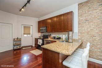 807 W Lill Ave in Chicago, IL - Building Photo - Building Photo