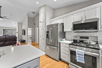 2987 Saganashkee Ln in Naperville, IL - Building Photo - Building Photo