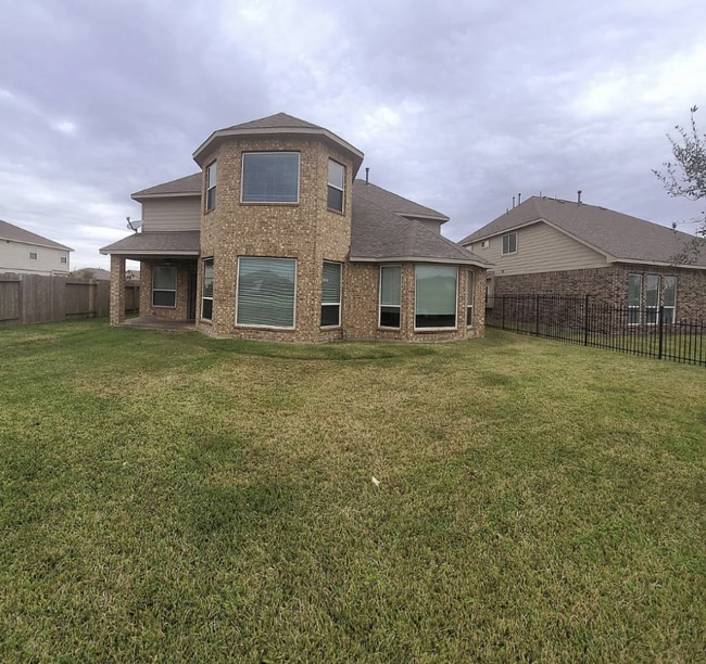 1818 Luminous Waters Ln in Rosharon, TX - Foto de edificio - Building Photo