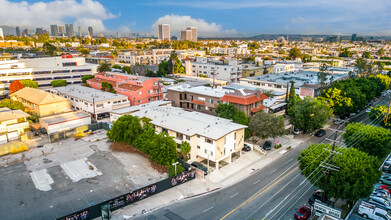 South Barrington Apartments in Los Angeles, CA - Building Photo - Building Photo