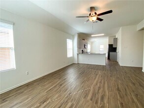 301 Greatest Gift Wy in Jarrell, TX - Building Photo - Building Photo