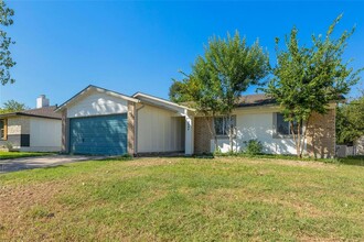 2204 Silver Spur Dr in Round Rock, TX - Foto de edificio - Building Photo