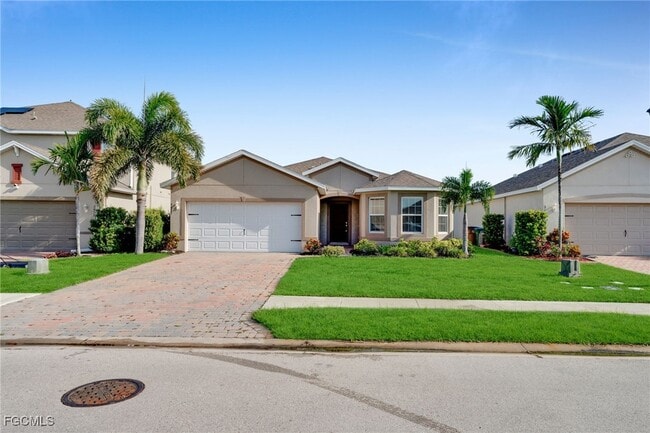 3477 Acapulco Cir in Cape Coral, FL - Building Photo - Building Photo
