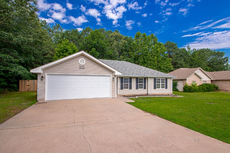315 Autumn Dr in Benton, AR - Building Photo