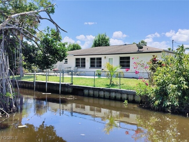 77 Cardinal Dr in North Fort Myers, FL - Building Photo - Building Photo