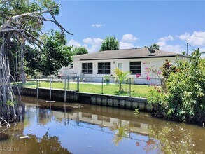 77 Cardinal Dr in North Fort Myers, FL - Building Photo - Building Photo