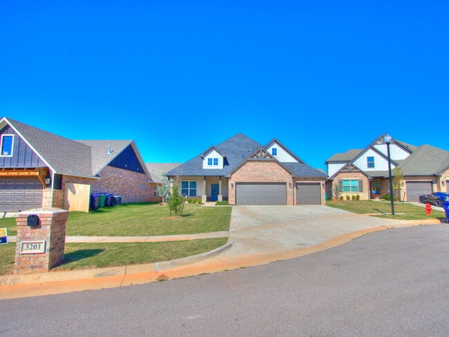 3201 Hayven Cir in Yukon, OK - Building Photo - Building Photo