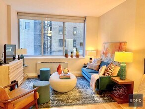 776 6th Ave in New York, NY - Building Photo - Building Photo