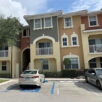10855 NW 102nd Pl in Miami, FL - Building Photo