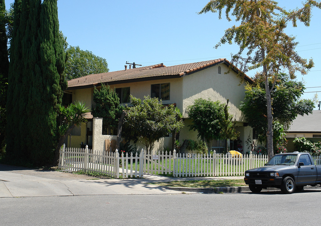 2009 N Highland St in Orange, CA - Foto de edificio