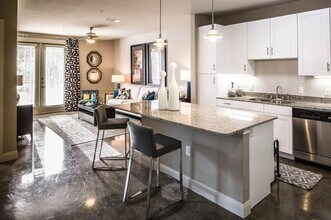801 N Bishop Ave in Dallas, TX - Building Photo - Building Photo