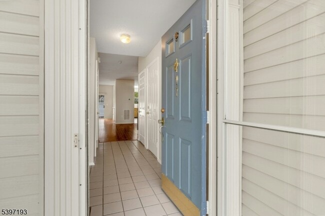 17 Wildflower Ln in Morristown, NJ - Building Photo - Building Photo