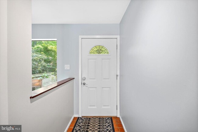 10901 Crossview Dr in Great Falls, VA - Building Photo - Building Photo