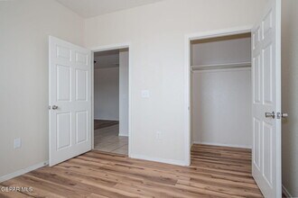 5030 Fairbanks Dr in El Paso, TX - Foto de edificio - Building Photo