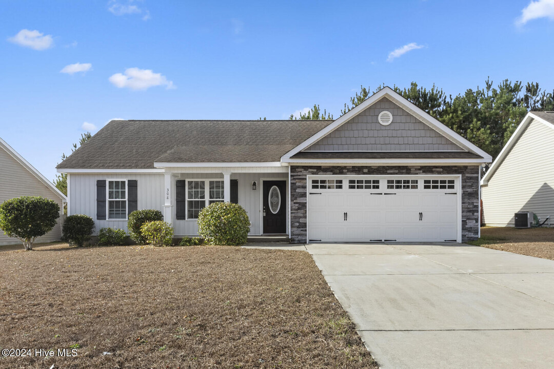 308 Jasmine Ln in Jacksonville, NC - Building Photo