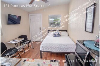 Remodeled Studio Near Awesome Downtown, Unit C in San Antonio, TX - Building Photo - Building Photo