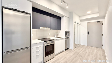 327-5081 Hurontario St in Mississauga, ON - Building Photo - Building Photo