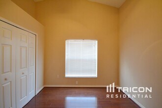 6928 Jamestown Manor Dr in Riverview, FL - Building Photo - Building Photo
