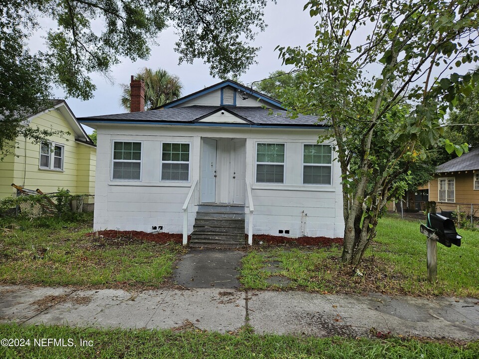 1176 E 13th St in Jacksonville, FL - Foto de edificio