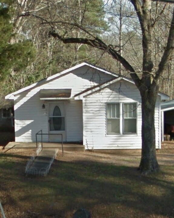 901 S Clifton St in Fulton, MS - Building Photo