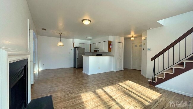 6 Ayres Ct in East Brunswick, NJ - Building Photo - Building Photo