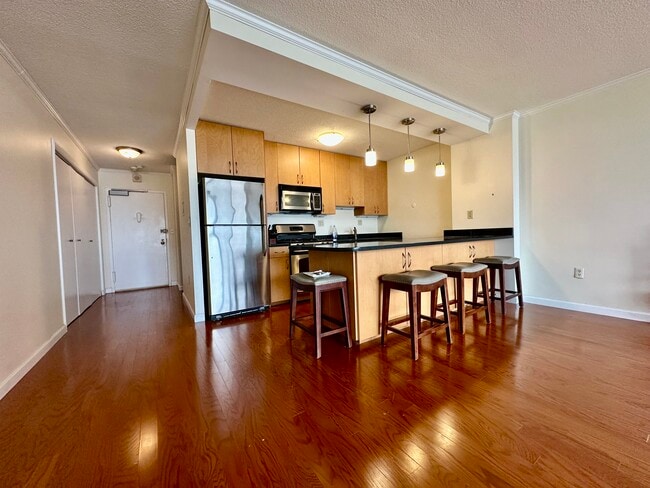 3 Hawthorne Pl, Unit 8P