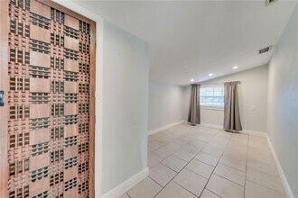 5900 N Farragut Dr in Hollywood, FL - Foto de edificio - Building Photo