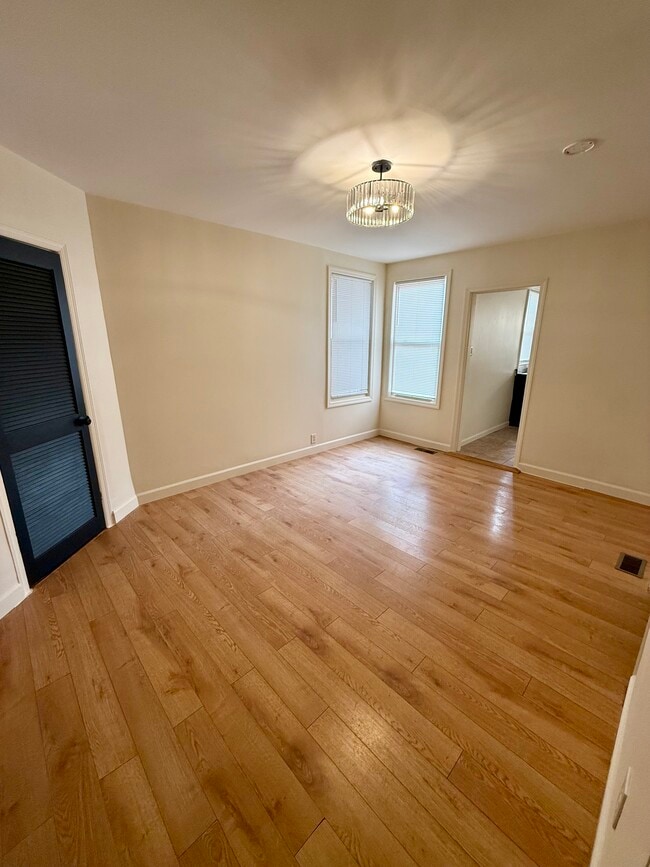 132 Wakeman Ave, Unit 1