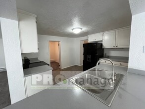 1044 Bingham Ave in Idaho Falls, ID - Foto de edificio - Building Photo