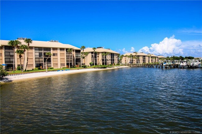 4720 NE Sandpebble Trce-Unit -403 in Stuart, FL - Building Photo - Building Photo