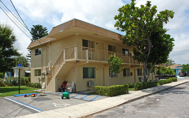 832 N F St in Lake Worth, FL - Building Photo - Building Photo