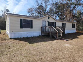 7965 E Oglethorpe Hwy in Midway, GA - Building Photo