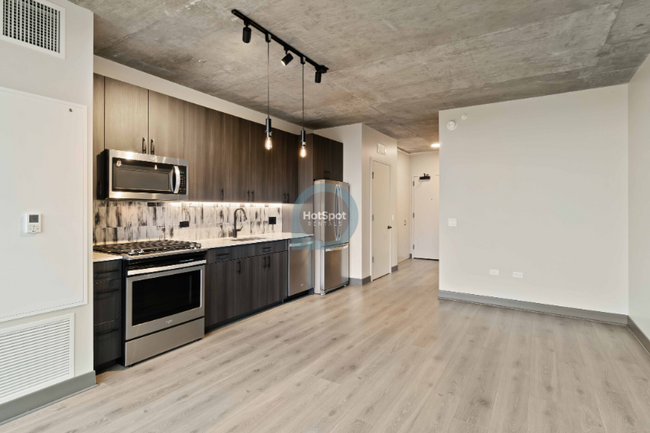 108 N Ada St in Chicago, IL - Building Photo - Building Photo