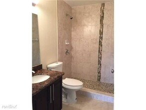 445 Lakeview Dr-Unit -Apt 3 in Weston, FL - Building Photo - Building Photo