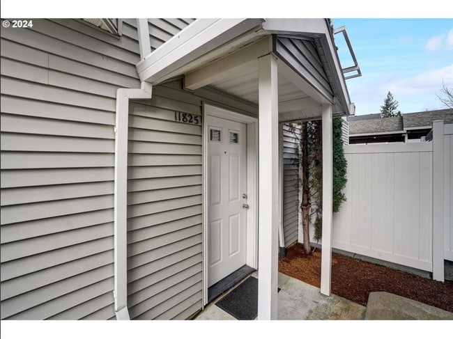 11825 SE Pine St, Unit 11825