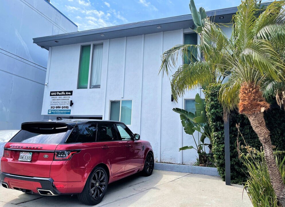 12117 Pacific Ave, Unit 01 in Los Angeles, CA - Building Photo