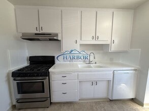 12302 S Inglewood Ave in Hawthorne, CA - Building Photo - Building Photo