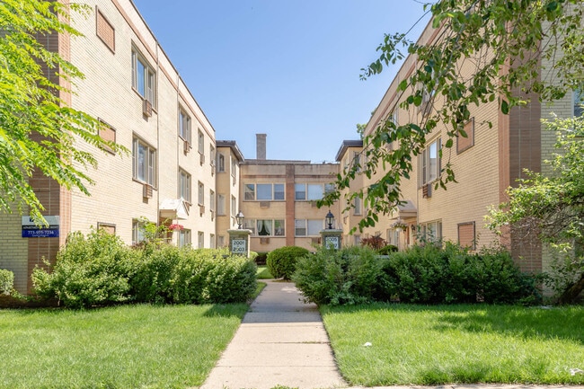 property at 2001 W Touhy Ave