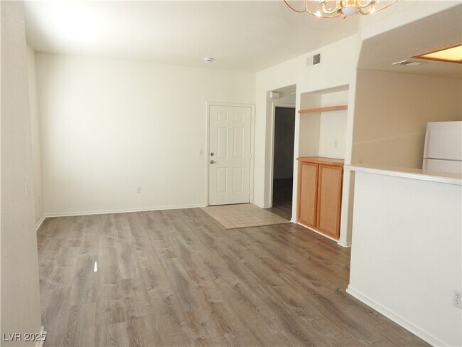 9470 Peace Way in Las Vegas, NV - Building Photo - Building Photo