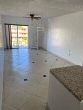 6580 W Flagler St in Miami, FL - Building Photo - Building Photo