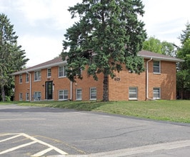 Skillman Flats in Roseville, MN - Foto de edificio - Building Photo