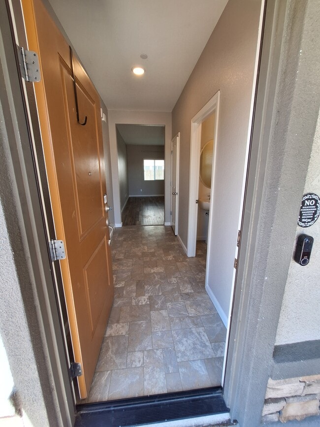 330 Alboran Sea Cir in Sacramento, CA - Building Photo - Building Photo