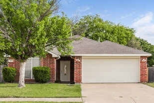 317 Glen Meadow Dr, Unit 2 in Glenn Heights, TX - Building Photo