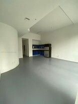 253 NE 2nd St in Miami, FL - Building Photo